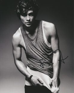 Shiloh Fernandez Autographed 8×10 photo