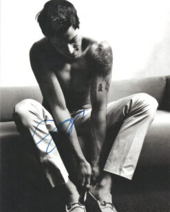 Simon Rex Autographed 8X10 photo