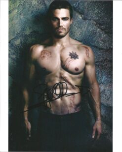 Stephen Amell Autographed 8x10 photo