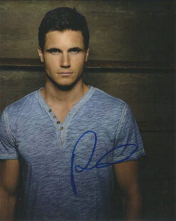 Robbie Amell Autographed 8x10 Photo