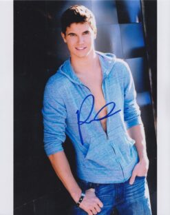 Robbie Amell Autographed 8x10 Photo