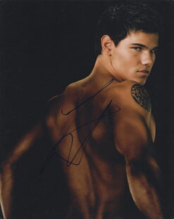 Taylor Lautner Autographed 8×10 photo
