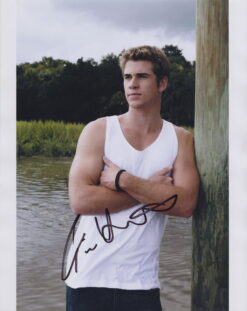 Liam Hemsworth Autographed 8×10 photo