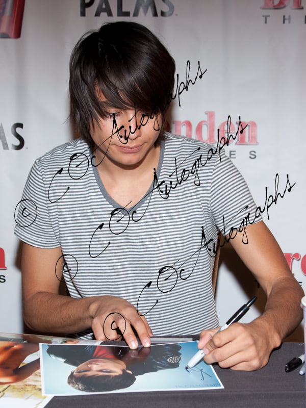 Kiowa Gordon Autographed 8x10 photo - Image 2