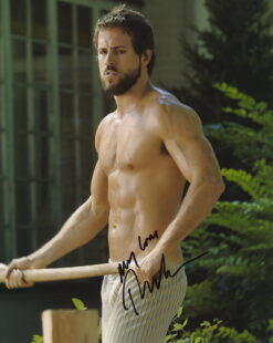 Ryan Reynolds Autographed 8×10 photo