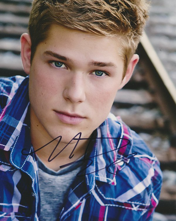 Mason Dye Autographed 8×10 photo