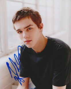 Nicholas Hoult Autographed 8×10 photo