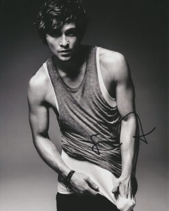 Shiloh Fernandez Autographed 8×10 photo