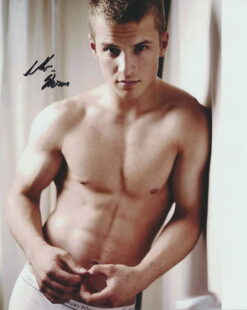 Freddie Stroma Autographed 8×10 photo